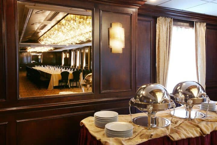 Banquet hall